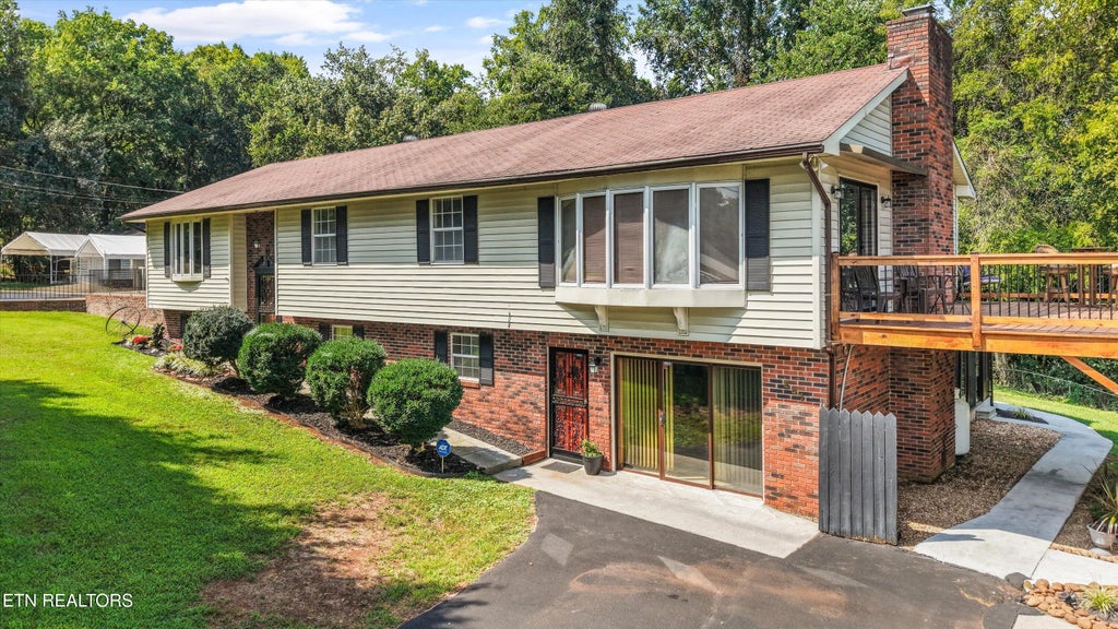 Photo of 231 W View Drive, Strawberry Plains, TN 37871 (MLS # 1353677)