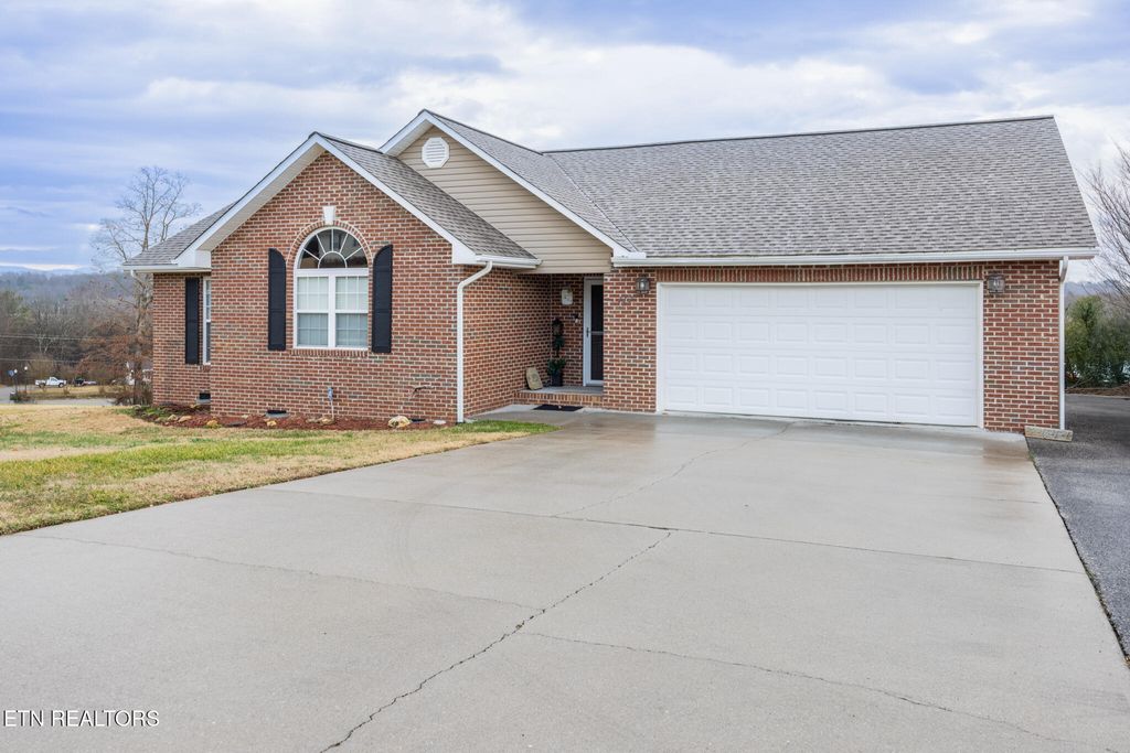 Photo of 117 Uphill Dr Dr, Madisonville, TN 37354 (MLS # 1289511)