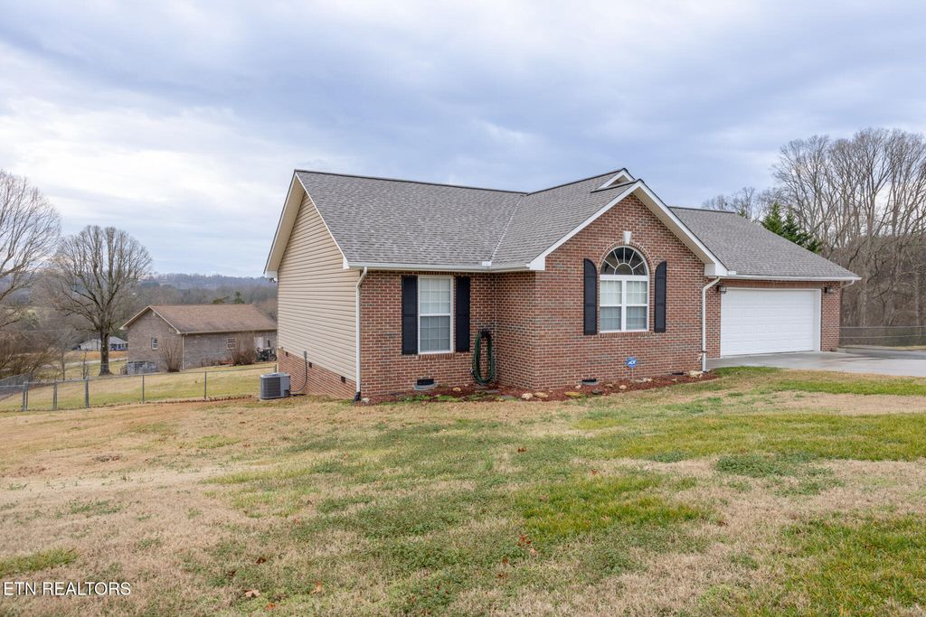 Photo of 117 Uphill Dr Dr, Madisonville, TN 37354 (MLS # 1289511)