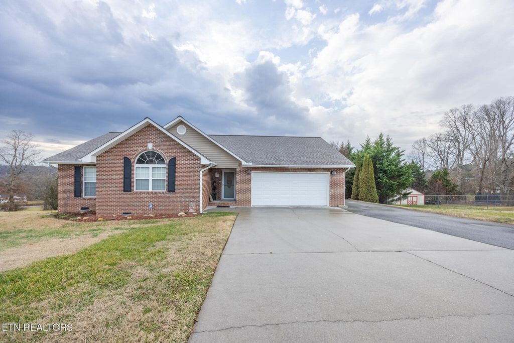Photo of 117 Uphill Dr Dr, Madisonville, TN 37354 (MLS # 1289511)