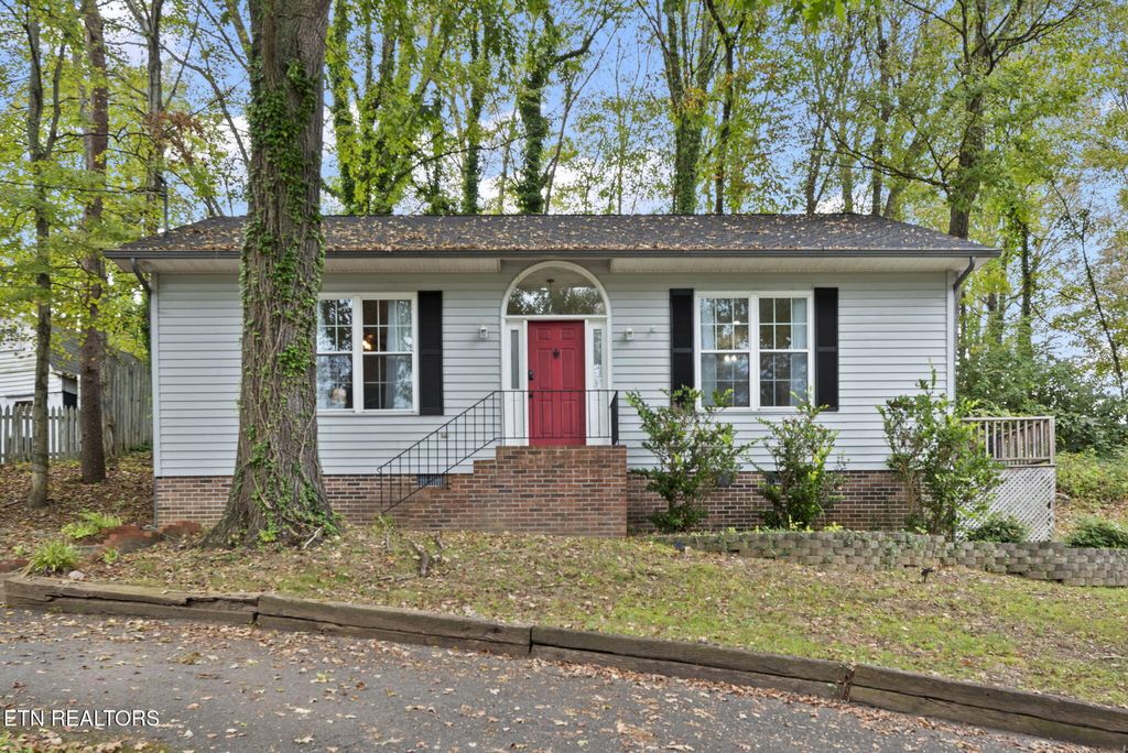 Photo of 709 Sharp St, Clinton, TN 37716 (MLS # 1317893)