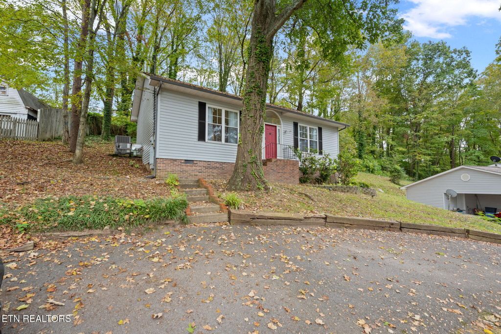 Photo of 709 Sharp St, Clinton, TN 37716 (MLS # 1317893)