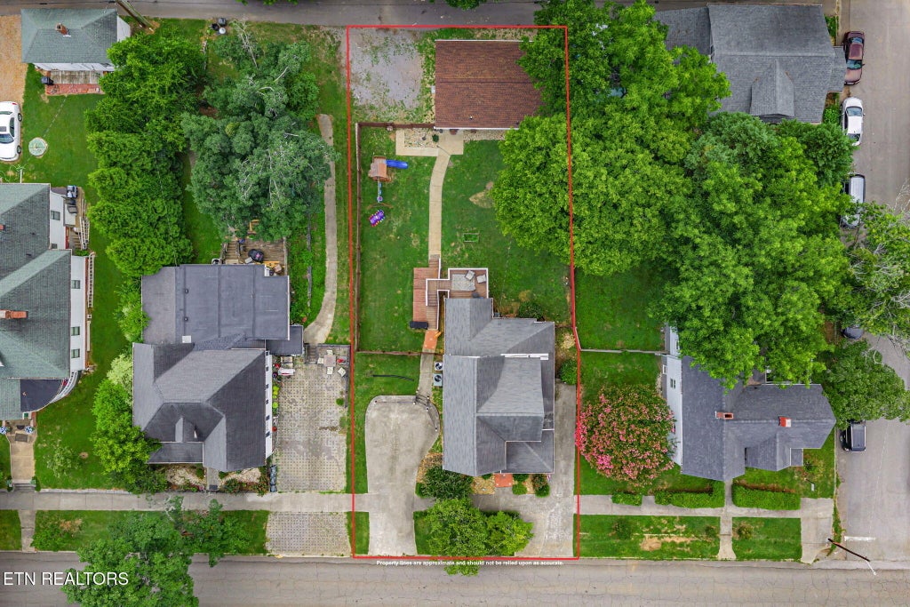 Photo of 306 Kingston St, Lenoir City, TN 37771 (MLS # 1346301)