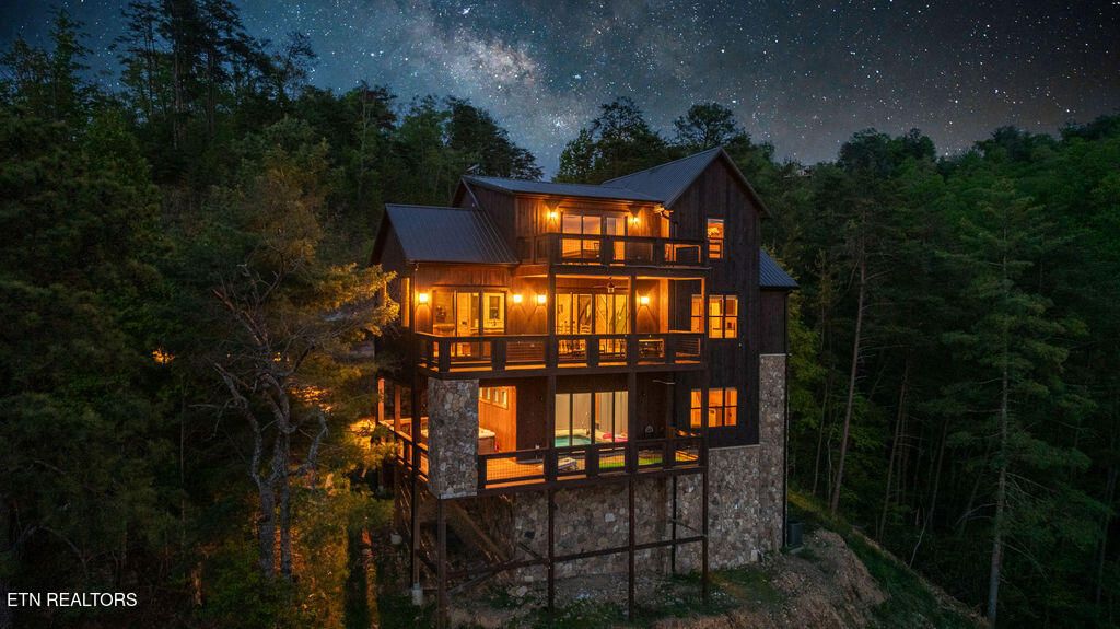 Photo of 5033 Long Rifle Rd, Walland, TN 37886 (MLS # 1315402)