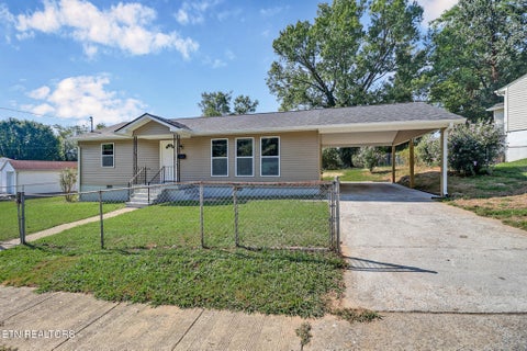 Tiny photo for 147 Athens Rd, Oak Ridge, TN 37830 (MLS # 1353242)