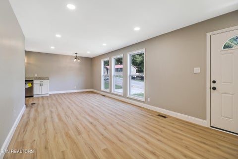 Tiny photo for 147 Athens Rd, Oak Ridge, TN 37830 (MLS # 1353242)