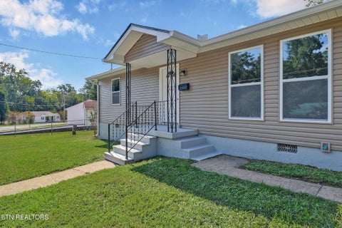 Tiny photo for 147 Athens Rd, Oak Ridge, TN 37830 (MLS # 1353242)