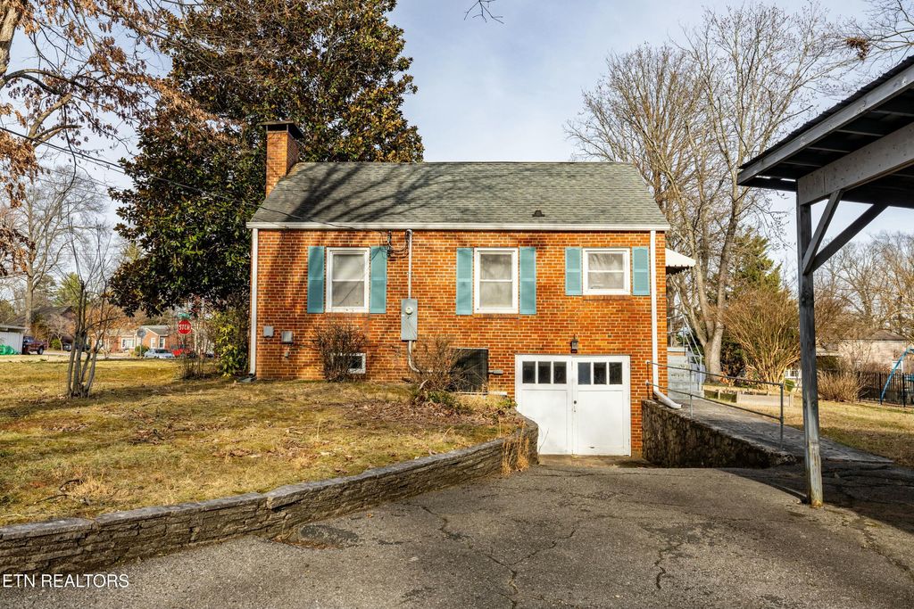 Photo of 1791 Ramsay St, Alcoa, TN 37701 (MLS # 1290769)