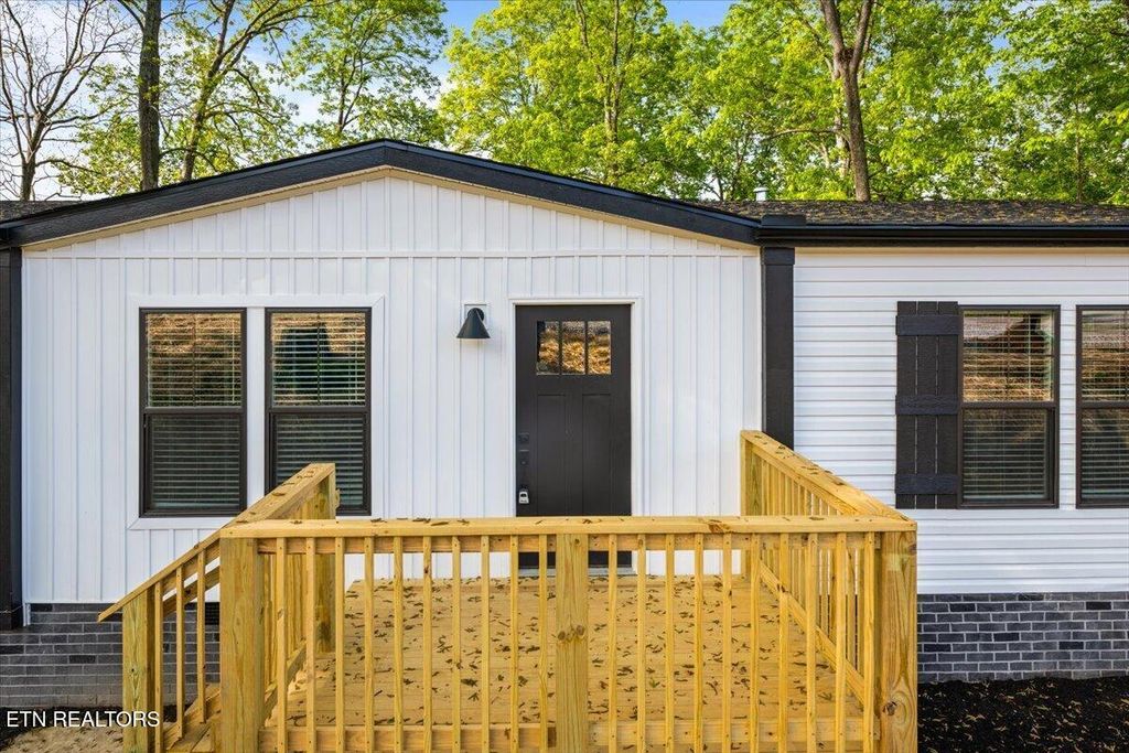 Photo of 197 Serrento Lane, New Tazewell, TN 37825 (MLS # 1336773)