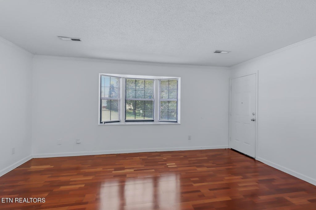 Photo of 810 Highland Drive #1402, Knoxville, TN 37912 (MLS # 1359074)