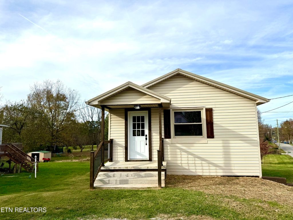Photo of 500 Englewood Rd, Madisonville, TN 37354 (MLS # 1282607)