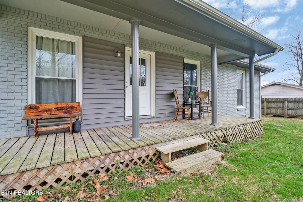 Photo of 1016 W Hill Rd, Jamestown, TN 38556 (MLS # 1331299)