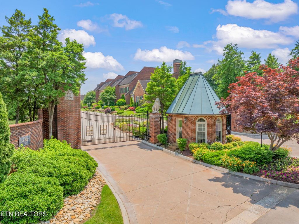 Photo of 3340 Kingston Pike #10, Knoxville, TN 37919 (MLS # 1342265)