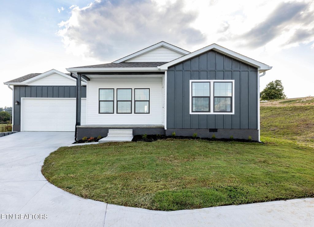 Photo of 171 First Ave, New Tazewell, TN 37825 (MLS # 1230097)