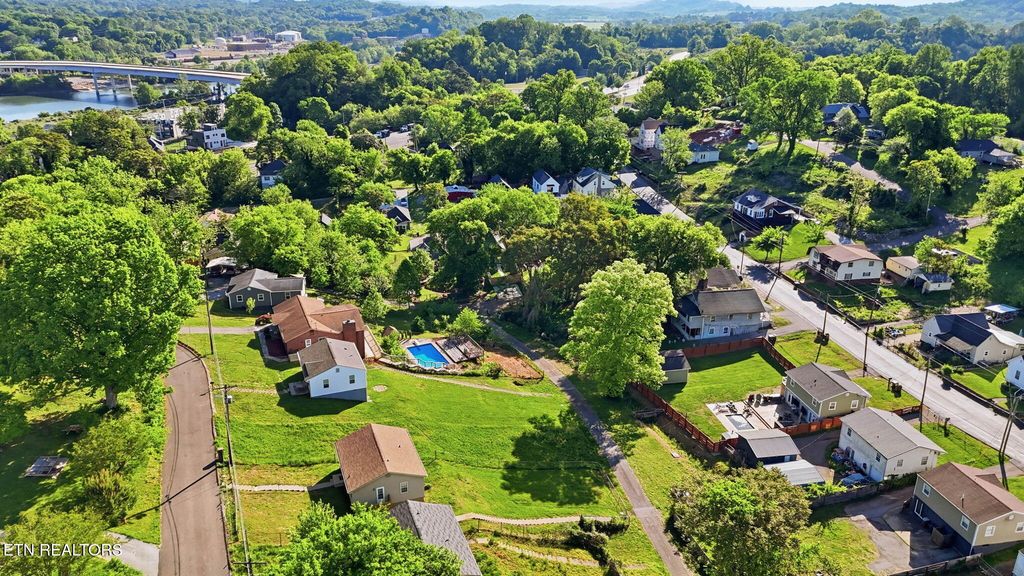 Photo of 1118 Irene Ave, Knoxville, TN 37920 (MLS # 1337962)