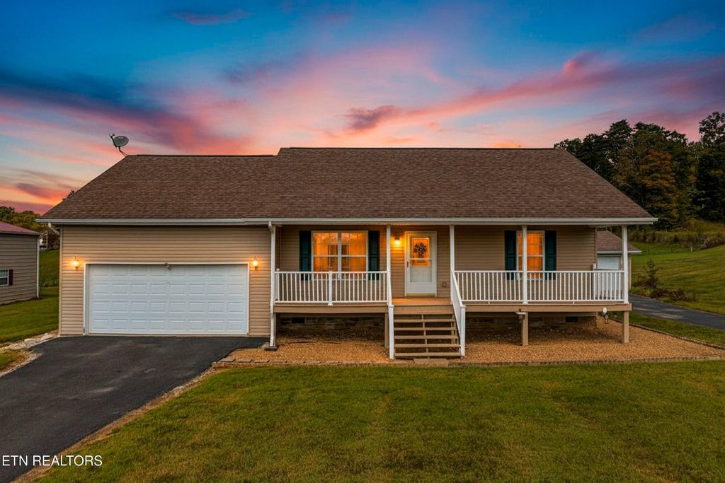 Photo of 2008 Bessie Slaton Rd, Dandridge, TN 37725 (MLS # 1312007)