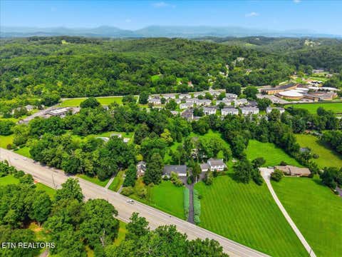 Tiny photo for 609 S Charles G Seivers Blvd, Clinton, TN 37716 (MLS # 1349991)