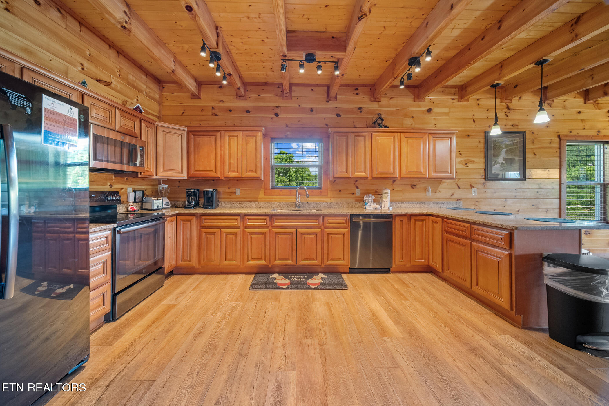 320 Pinnacle Cottage Way