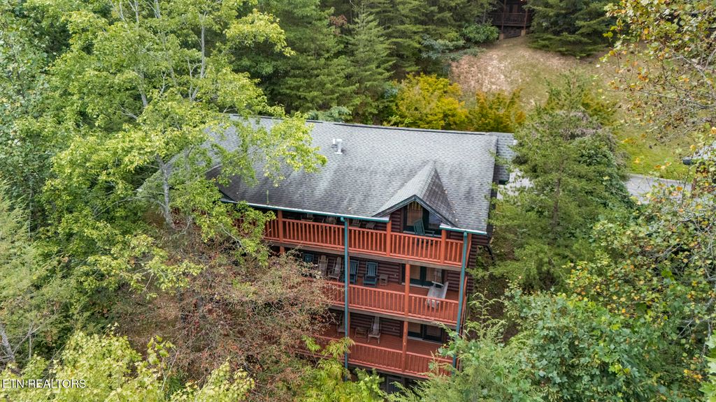 Photo of 635 Gatlinburg Falls Way, Gatlinburg, TN 37738 (MLS # 1316716)
