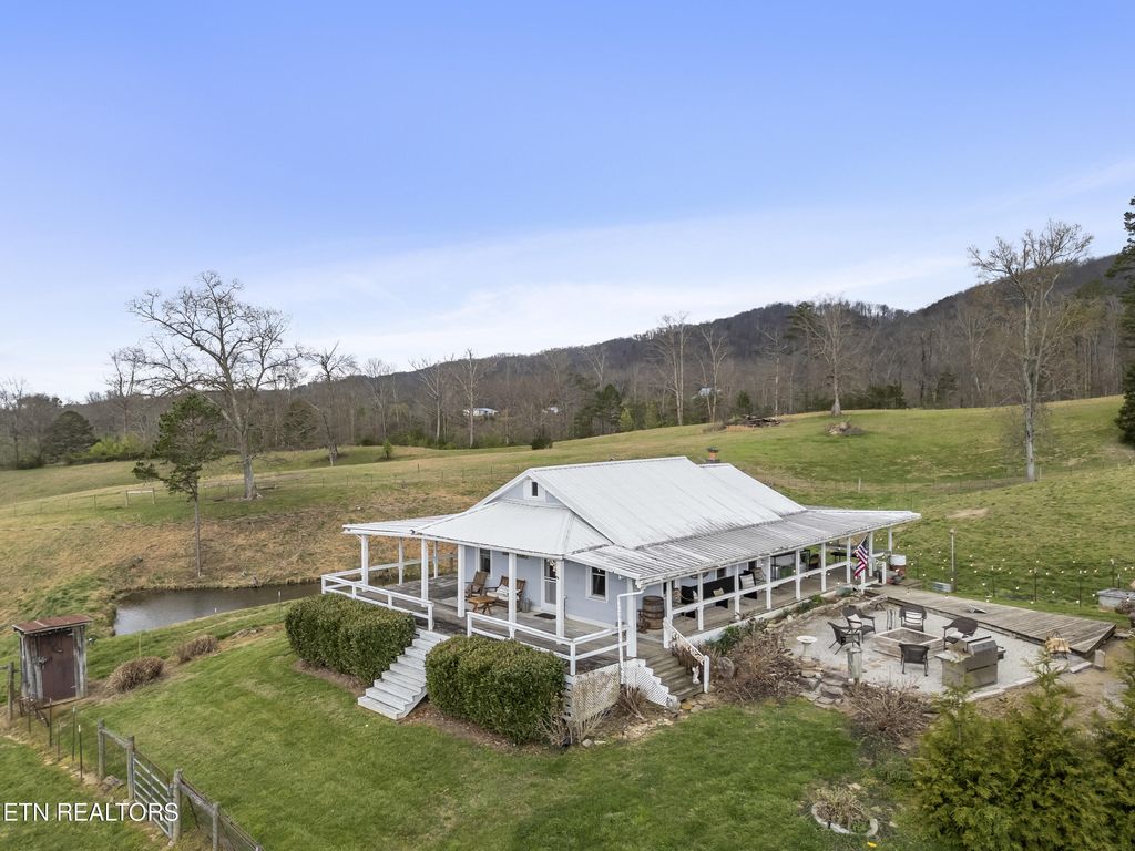 Photo of 1397 Tater Valley Rd, Washburn, TN 37888 (MLS # 1334020)