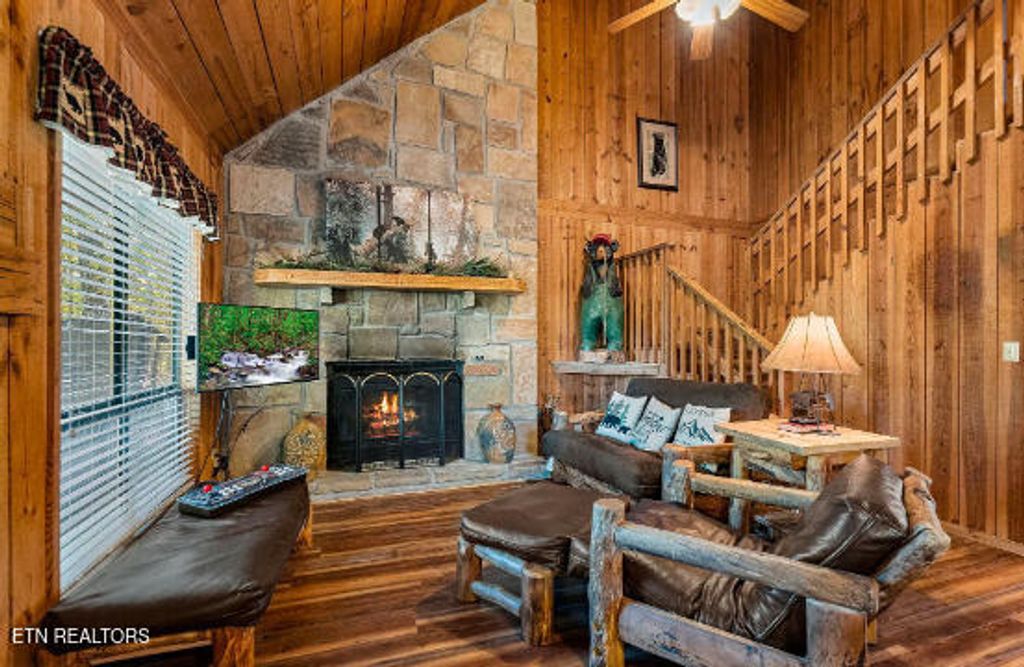 Photo of 3334 Bear Mountain Lane, Sevierville, TN 37876 (MLS # 1329376)