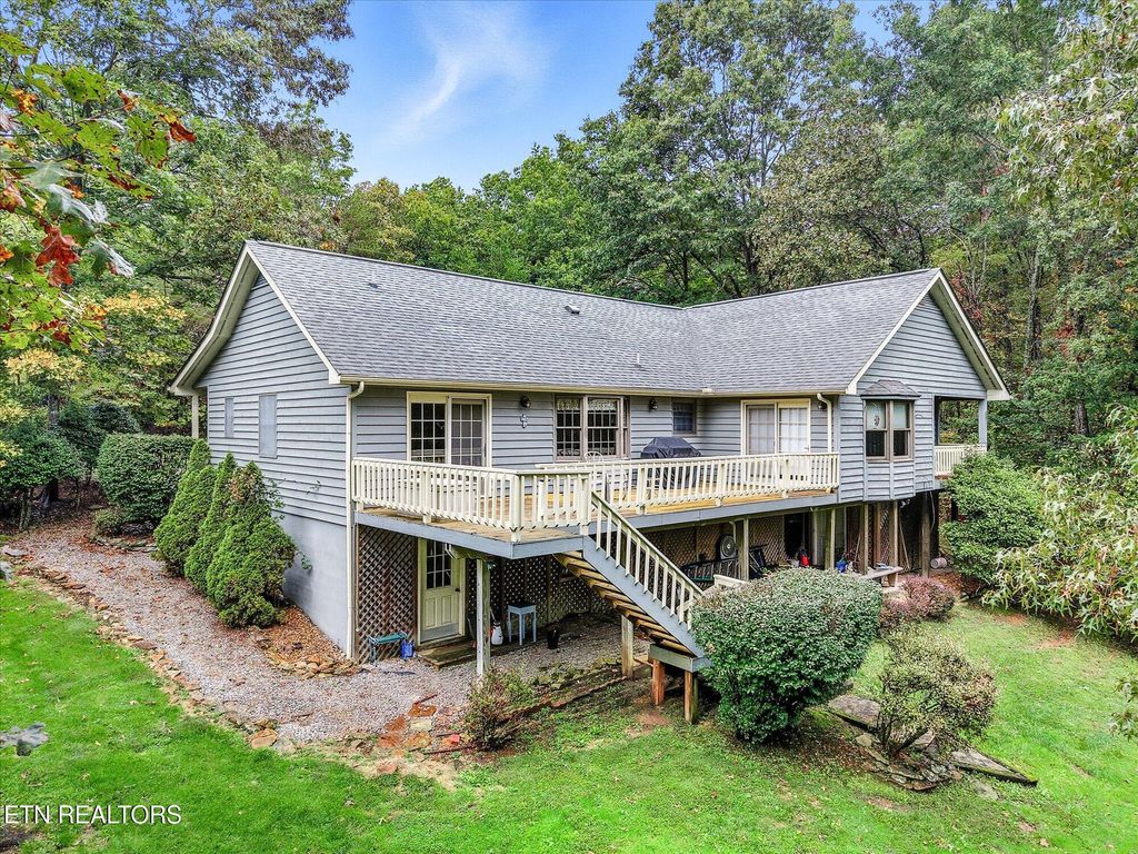 Photo of 34 Beachwood Lane, Crossville, TN 38558 (MLS # 1316582)