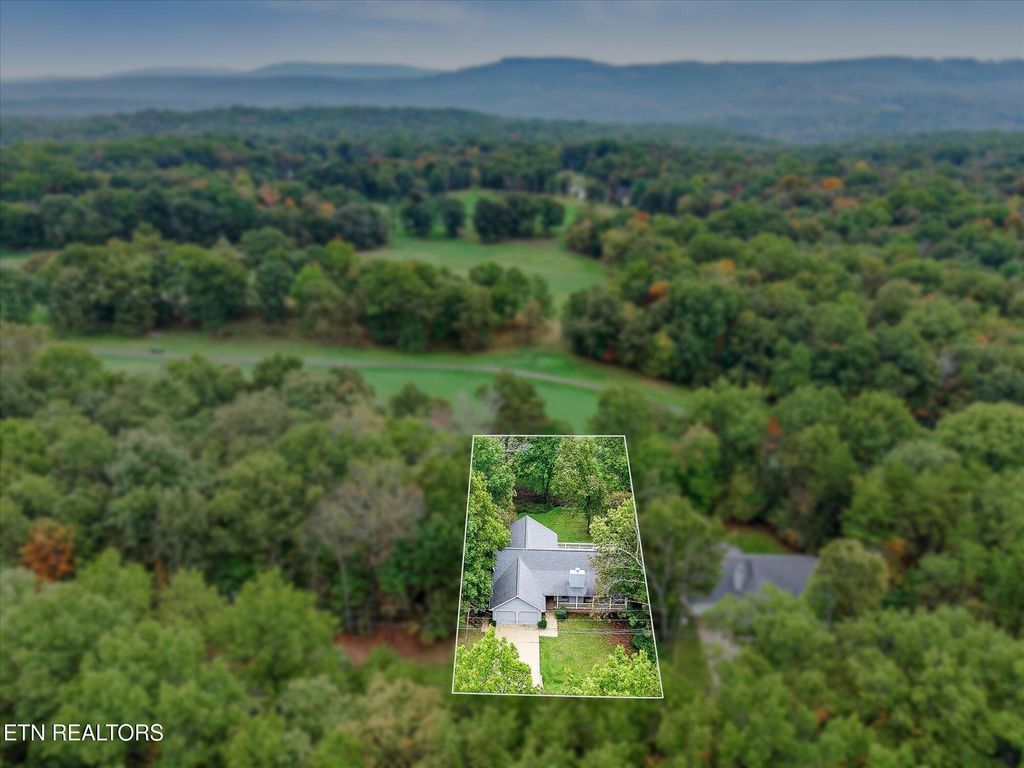 Photo of 34 Beachwood Lane, Crossville, TN 38558 (MLS # 1316582)
