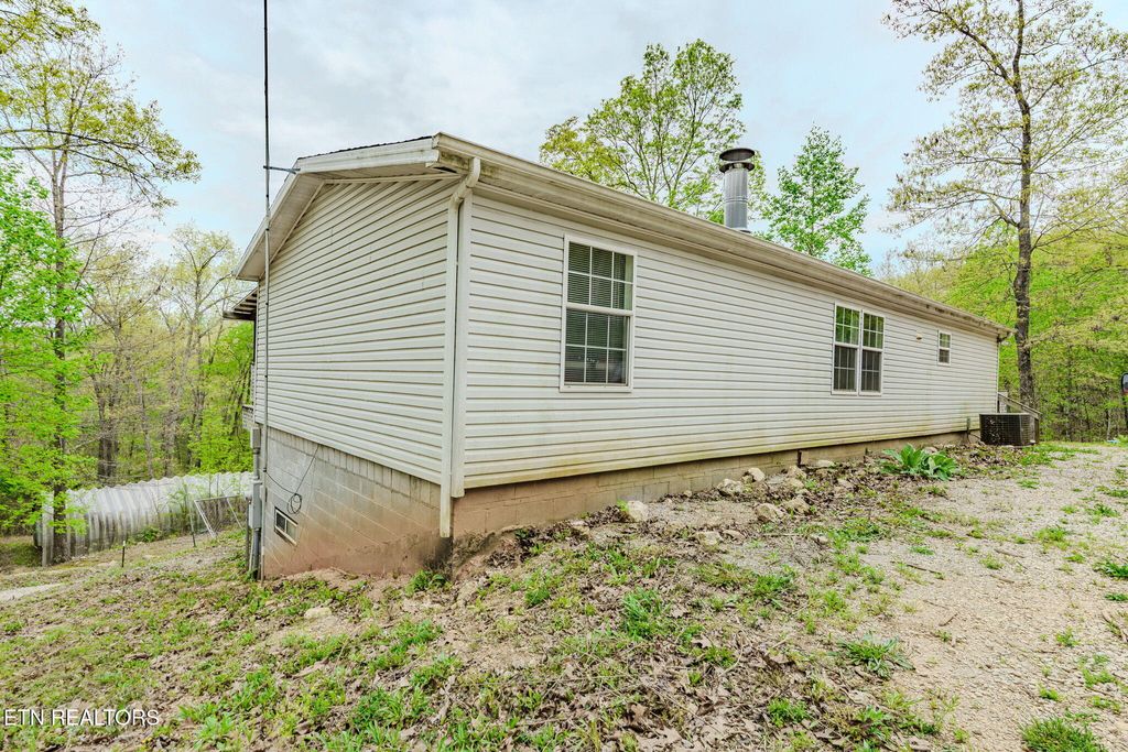 Photo of 349 S Marlowe Lane, Speedwell, TN 37870 (MLS # 1338197)
