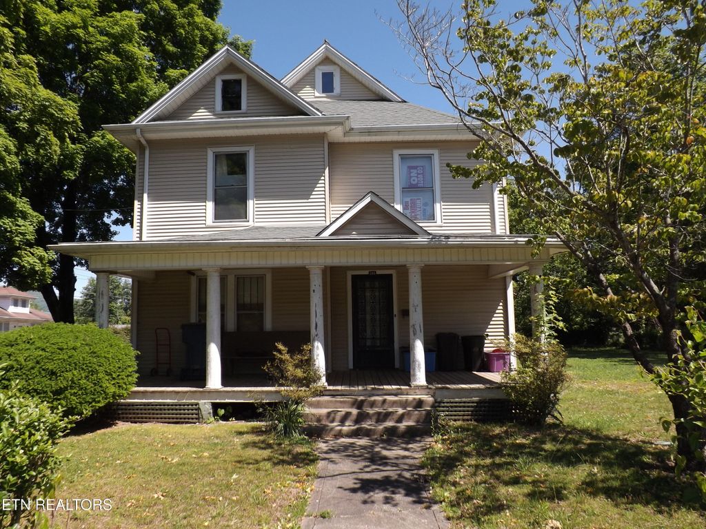 Photo of 316 Exeter Ave, Middlesboro, KY 40965 (MLS # 1340116)