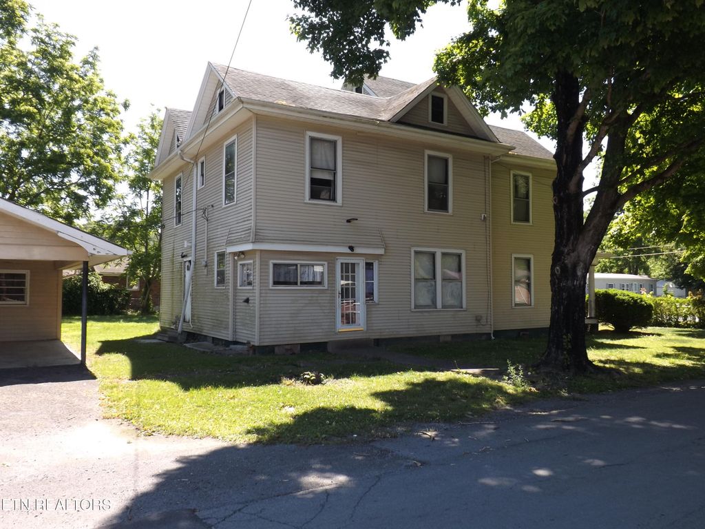 Photo of 316 Exeter Ave, Middlesboro, KY 40965 (MLS # 1340116)