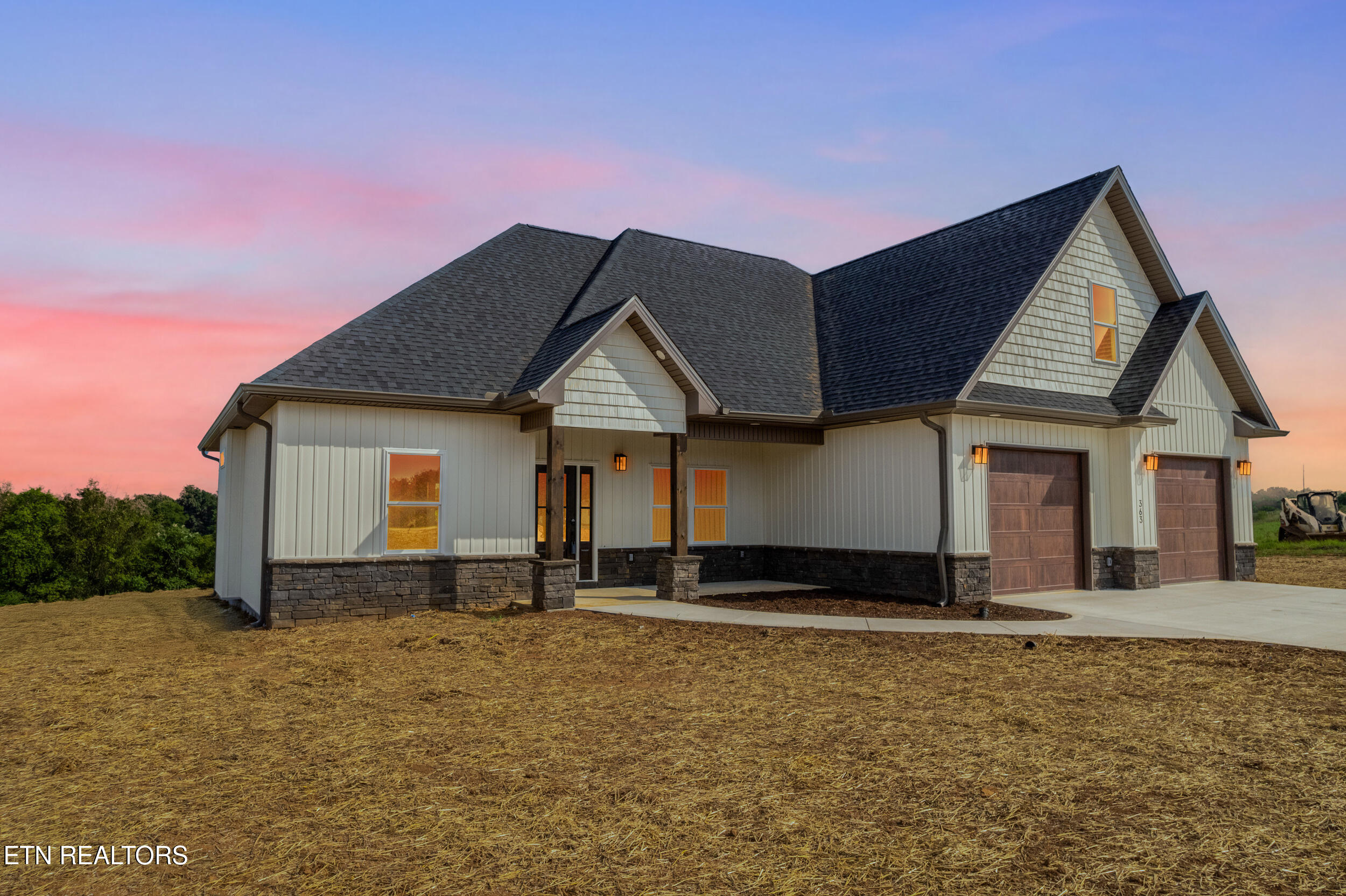 363 Meadow Rd