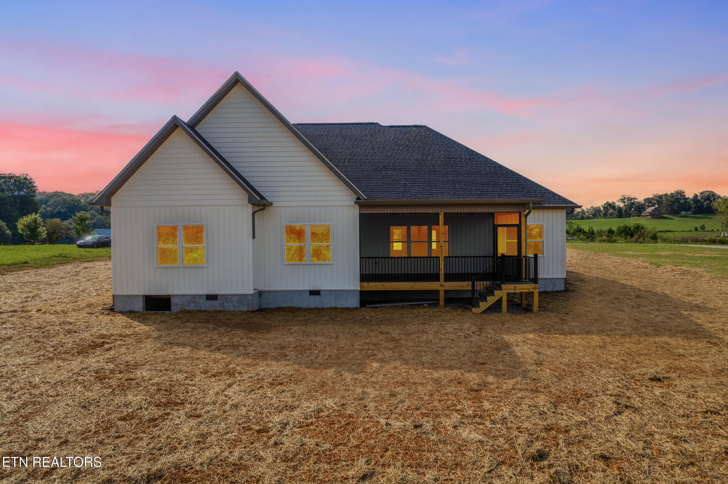 363 Meadow Rd