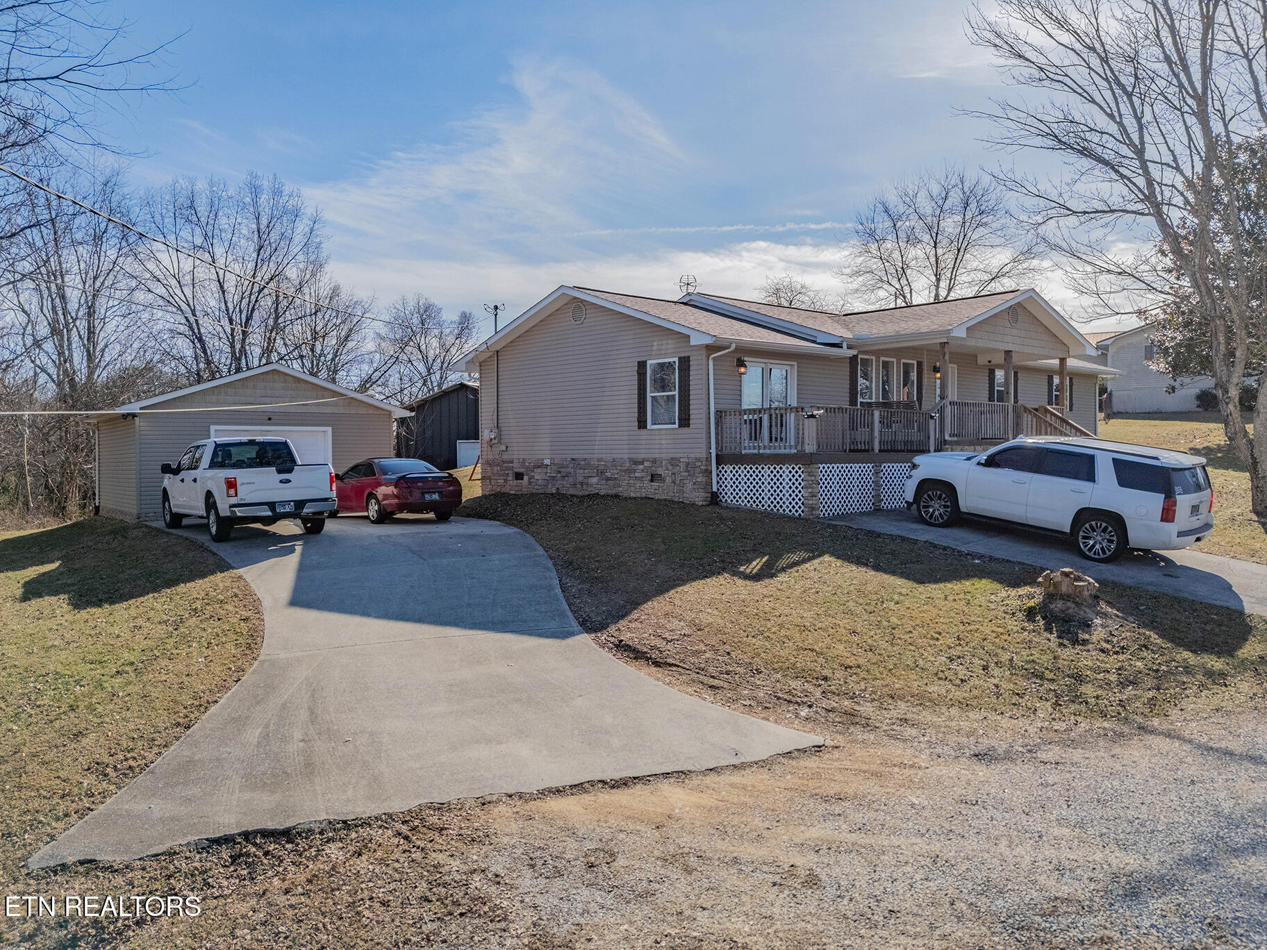 561 River Rd