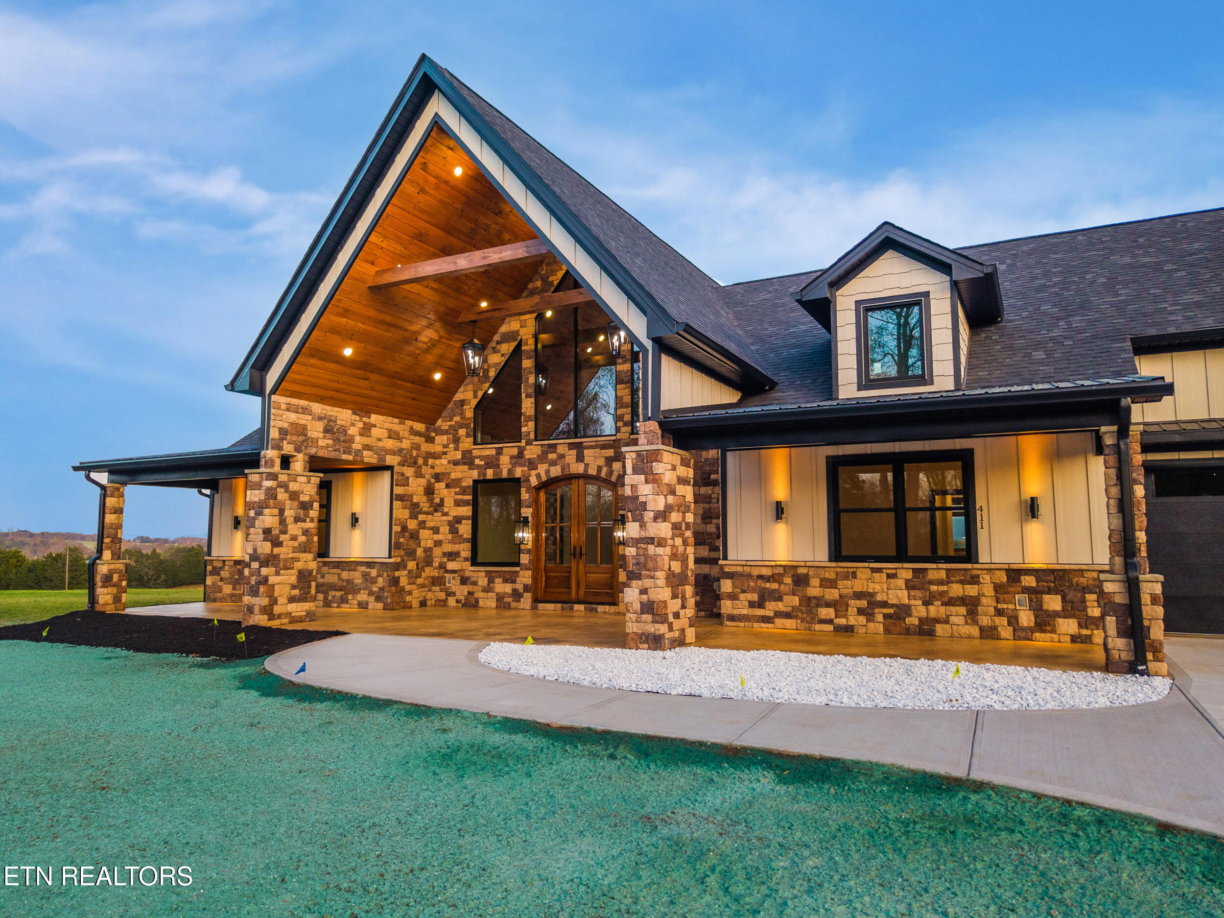 411 Meadow Rd