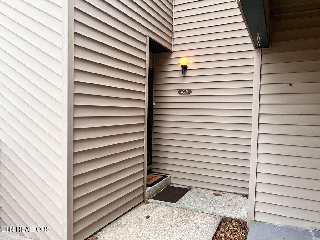 Photo of 6 Lakeshore Court #105, Crossville, TN 38558 (MLS # 1313963)