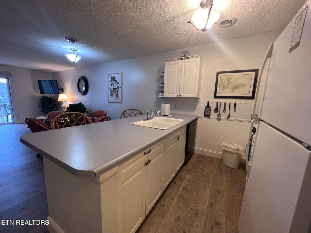 Photo of 6 Lakeshore Court #105, Crossville, TN 38558 (MLS # 1313963)