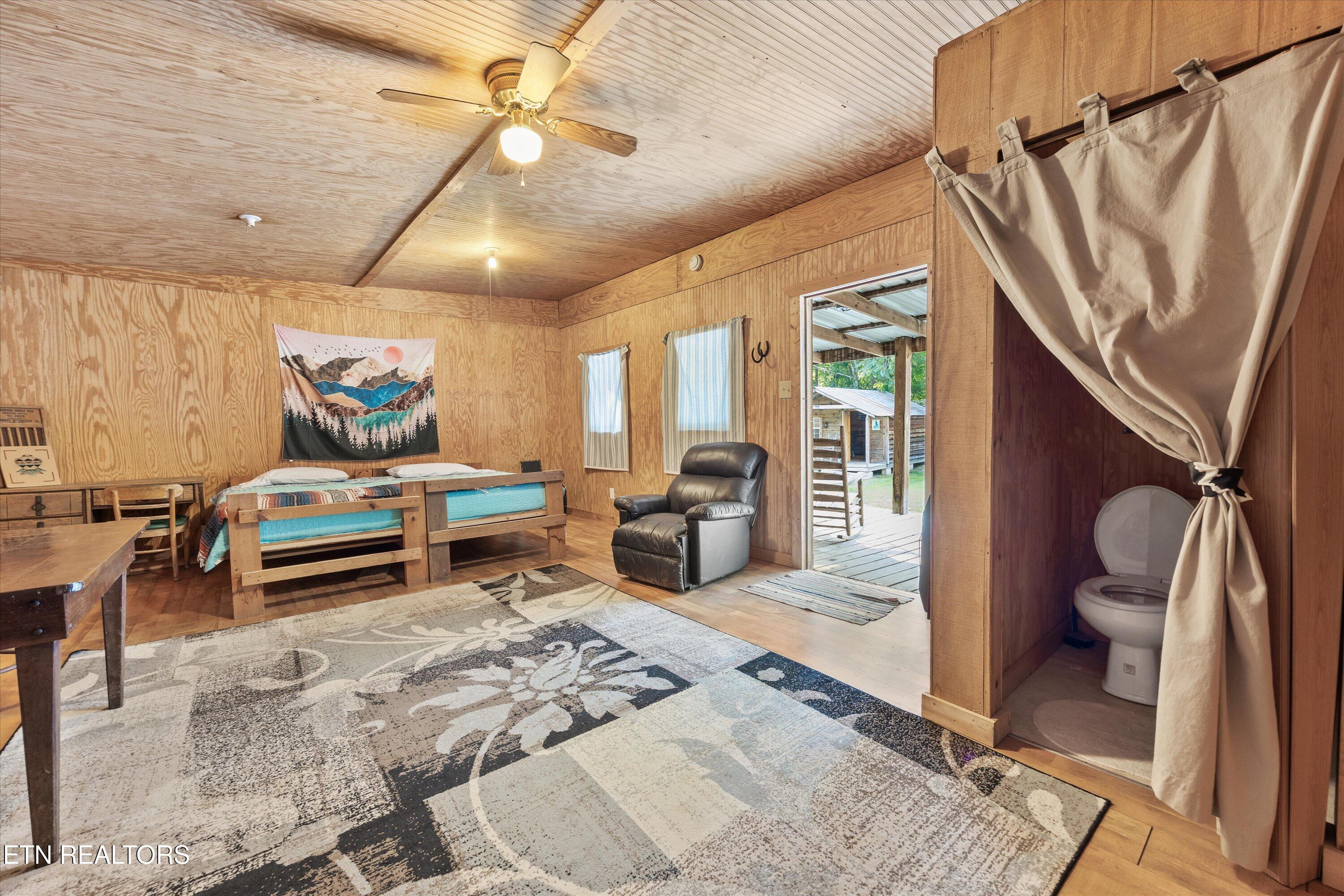 Winfield, Tennessee, 37892, United States, 18 Bedrooms Bedrooms, ,8 BathroomsBathrooms,Residential,Active,1920273