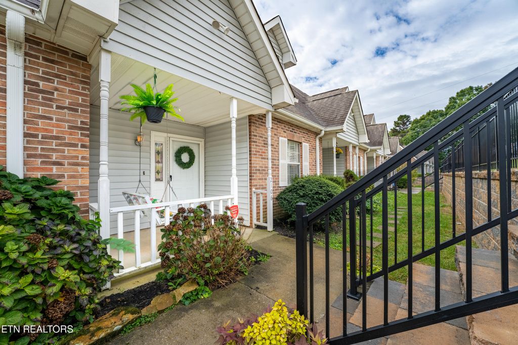 Photo of 2106 Silverbrook Drive, Knoxville, TN 37923 (MLS # 1318088)