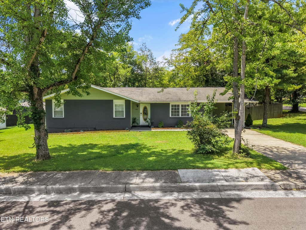 Photo of 1101 SE Magnet Place, Knoxville, TN 37915 (MLS # 1350624)