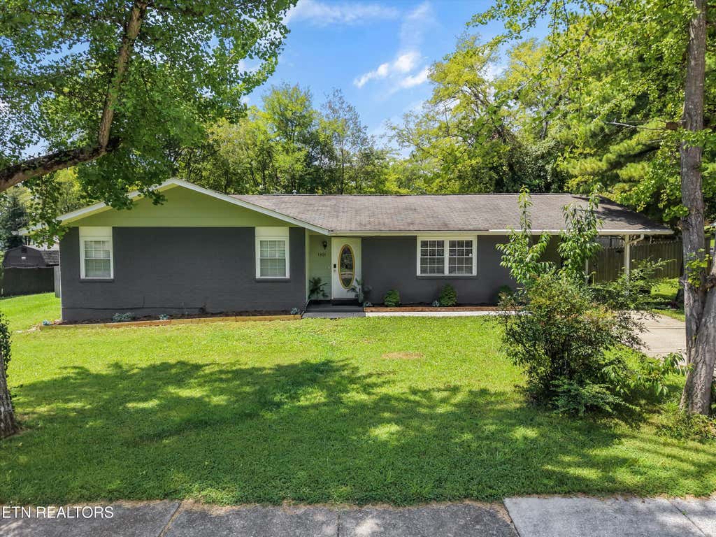 Photo of 1101 SE Magnet Place, Knoxville, TN 37915 (MLS # 1350624)