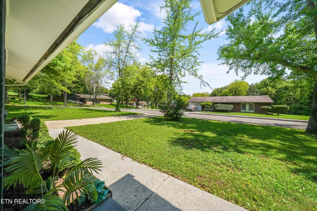 Photo of 1101 SE Magnet Place, Knoxville, TN 37915 (MLS # 1350624)