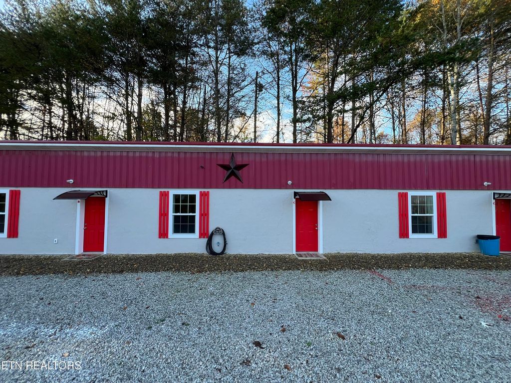 Photo of 150 Wolf Creek Rd, Jacksboro, TN 37757 (MLS # 1325934)