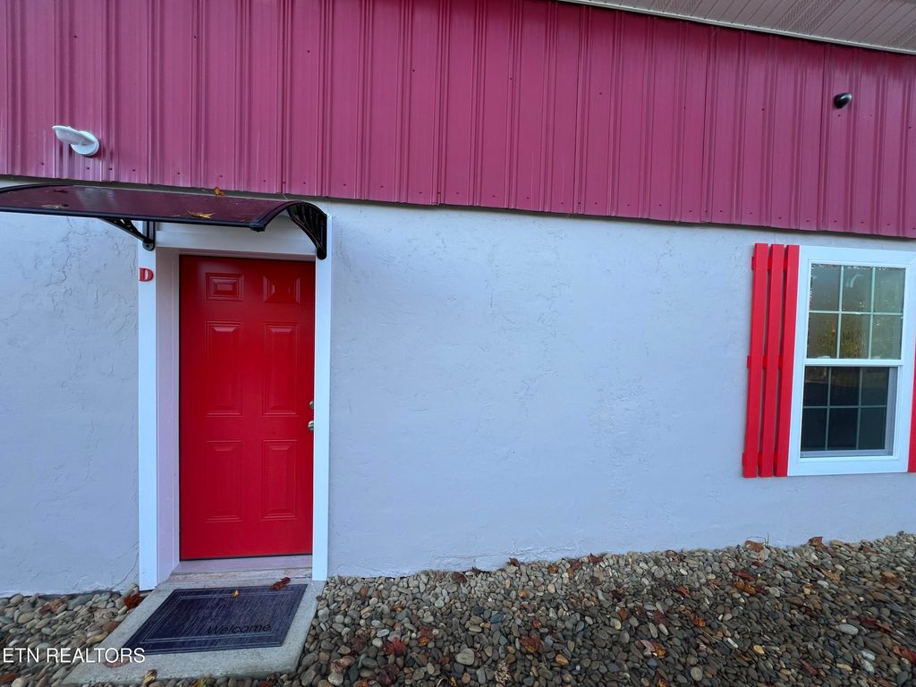 Photo of 150 Wolf Creek Rd, Jacksboro, TN 37757 (MLS # 1325934)