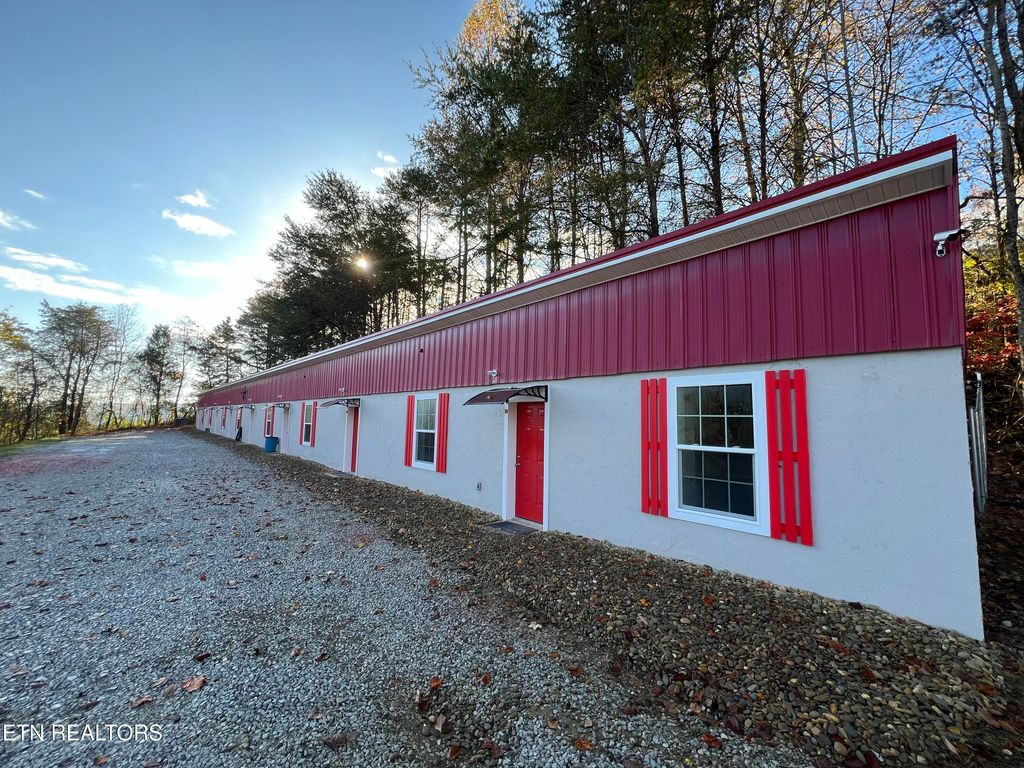 Photo of 150 Wolf Creek Rd, Jacksboro, TN 37757 (MLS # 1325934)
