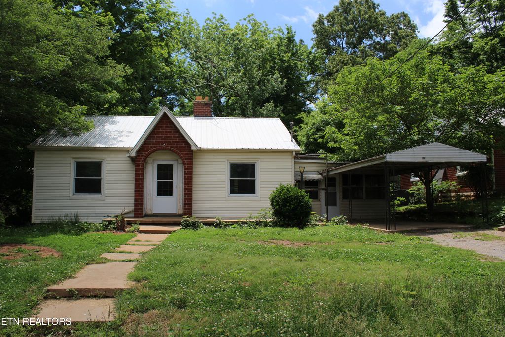 Photo of 903 W Morris St, Sweetwater, TN 37874 (MLS # 1340407)