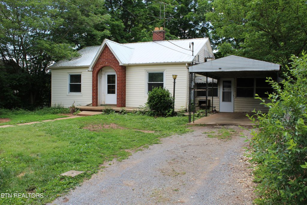 Photo of 903 W Morris St, Sweetwater, TN 37874 (MLS # 1340407)