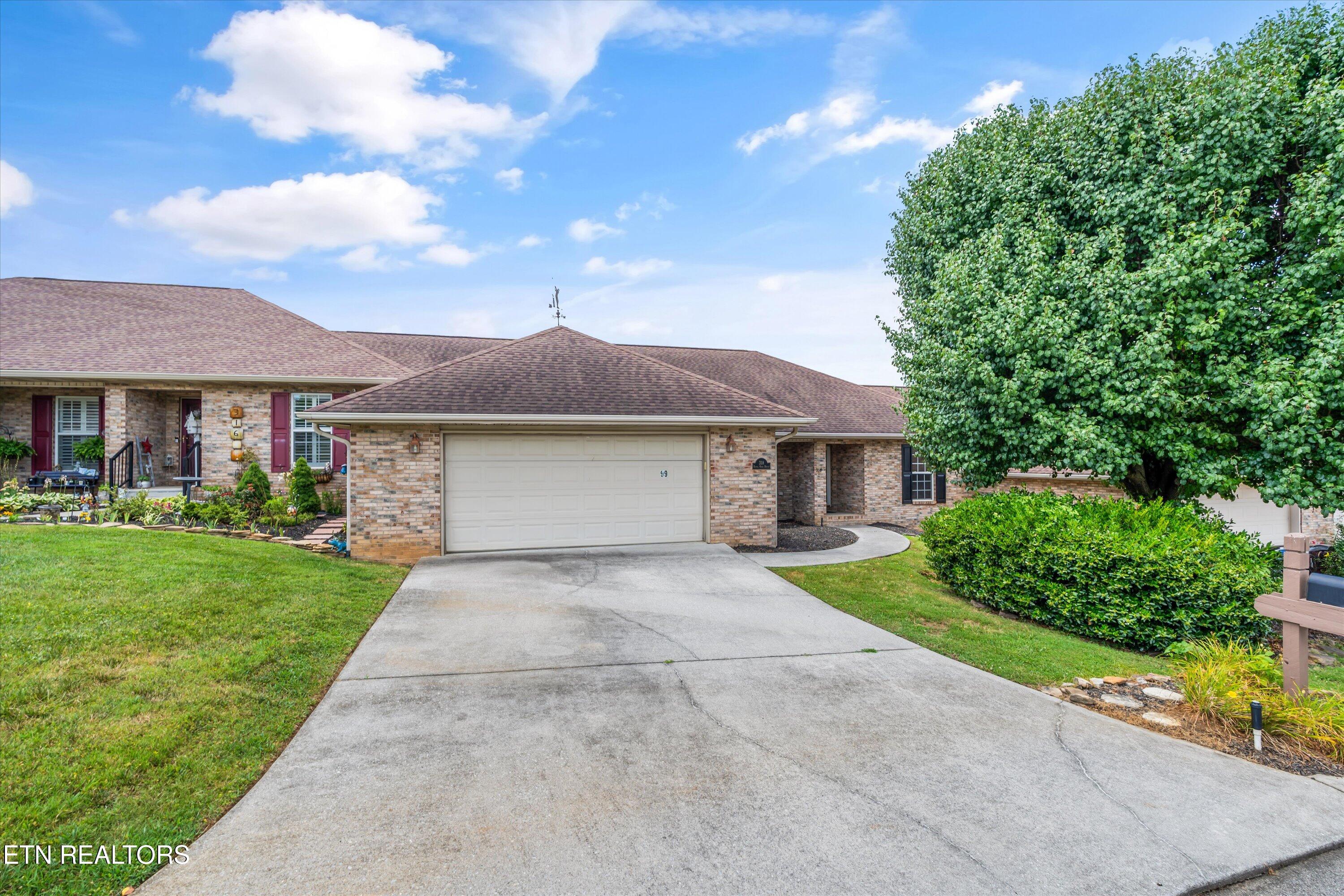 318 Royal Oaks Drive