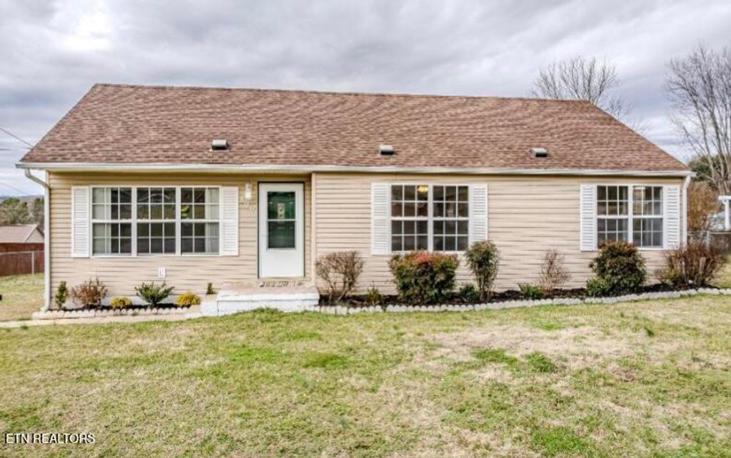 Photo of 809 Hudson St, Sweetwater, TN 37874 (MLS # 1289652)