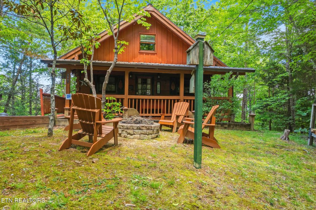 Photo of 3005 Mountain Memories Way, Sevierville, TN 37876 (MLS # 1340898)