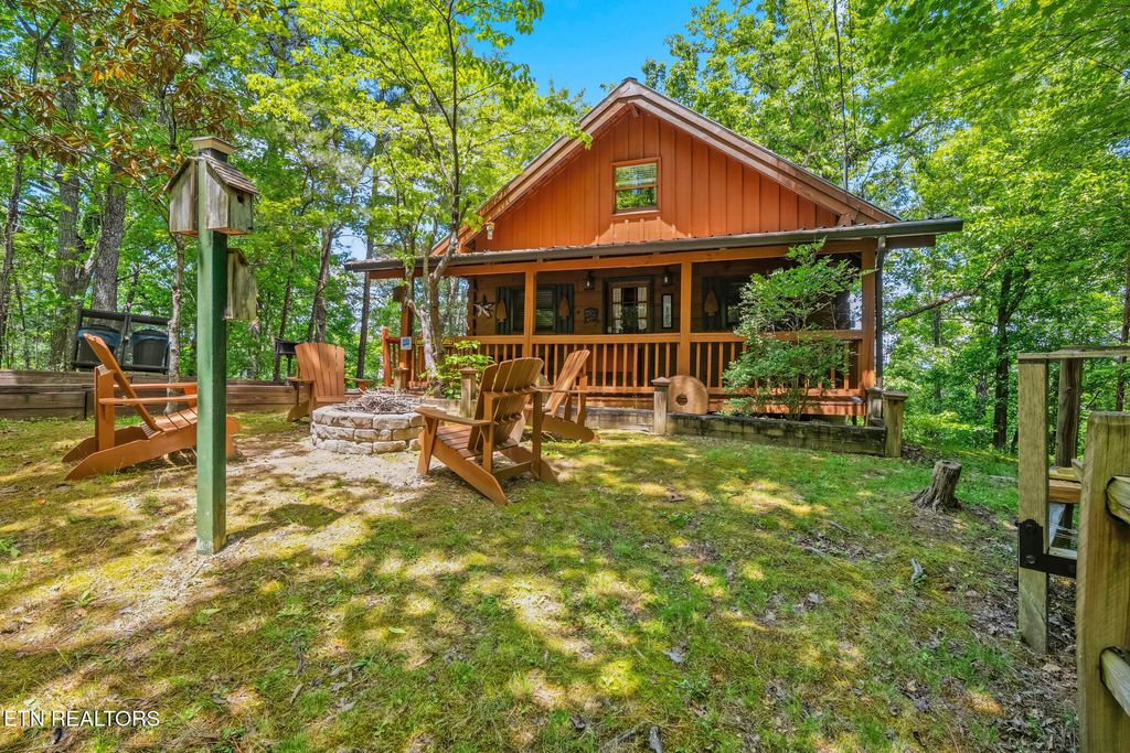 Photo of 3005 Mountain Memories Way, Sevierville, TN 37876 (MLS # 1340898)